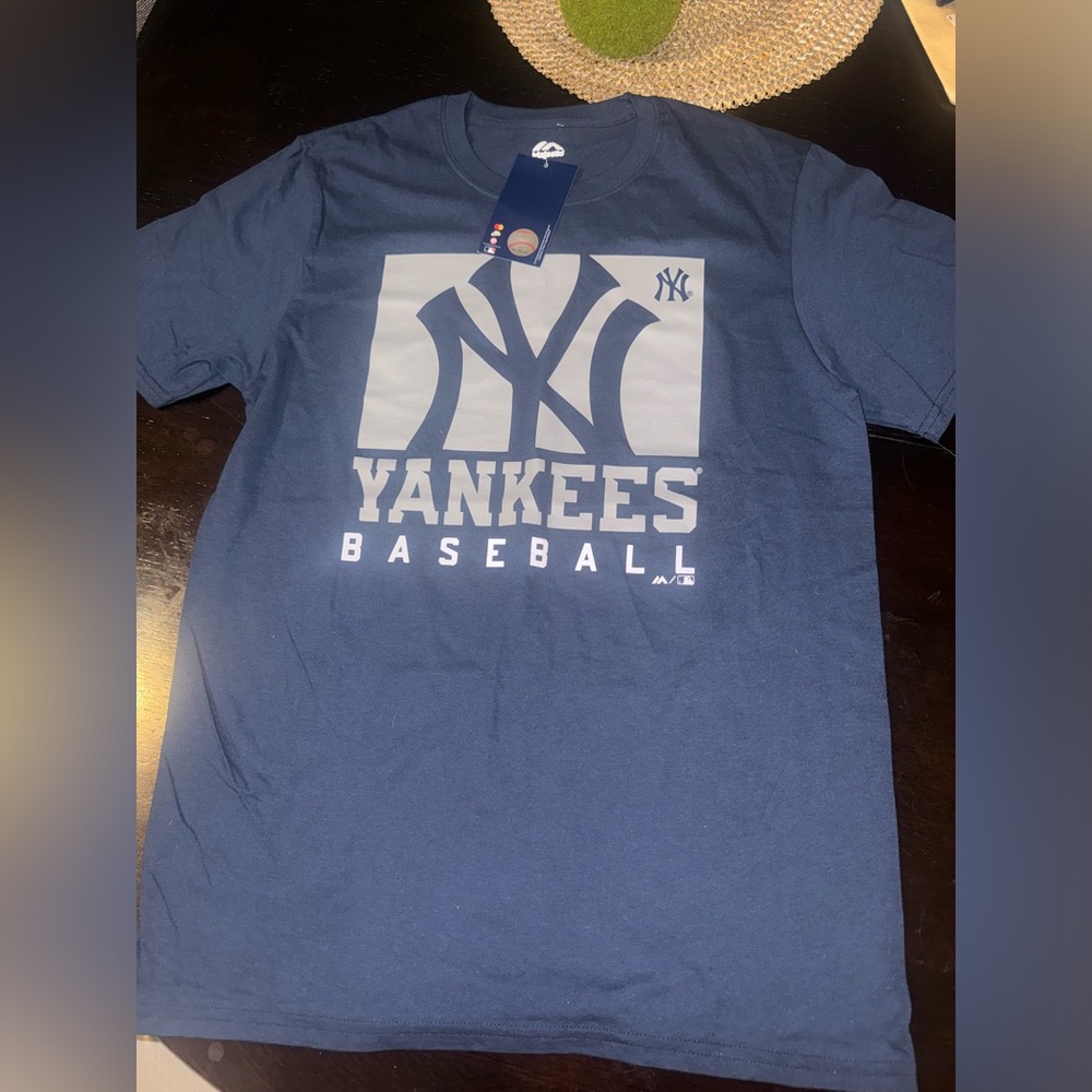 New York Yankees Men's Size M Graphic Tee T-shirt Majestic Yankee Nation Blue